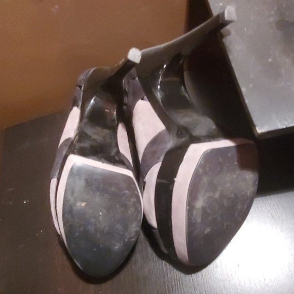 Black and gray seude heels - Picture 3 of 5